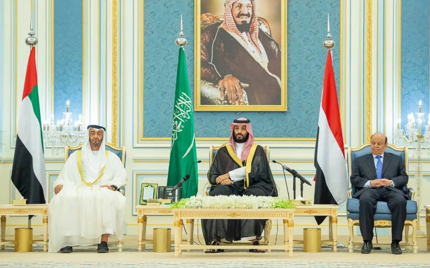 Crown Prince Mohammed bin Salman, Abu Dhabi Crown Prince Mohammed bin Zayed, and Yemeni President Abdrabbuh Mansur Hadi attend the signing ceremony. The source caption says they attended; it does not say Mohammed bin Salman signed the agreement.