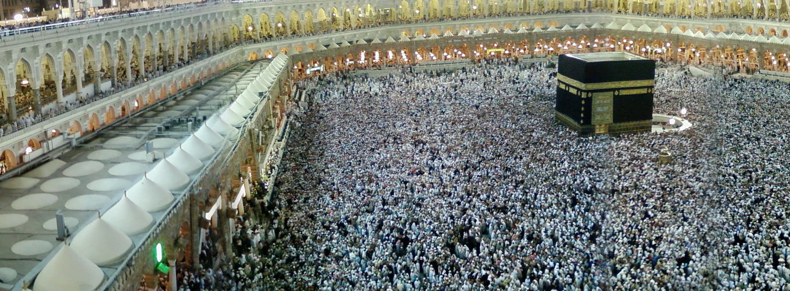 Kaaba and worshippers in the Grand Mosque — archival panorama